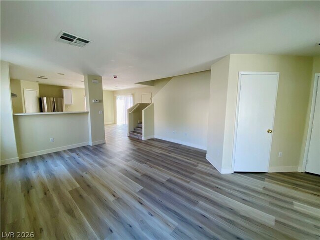 Foto del edificio - 6158 Dutch Windmill Ave