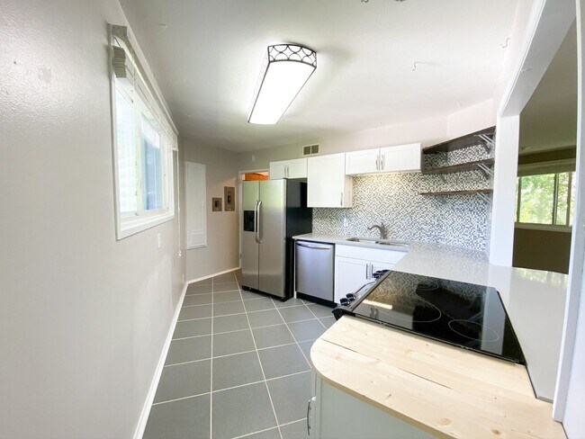 Building Photo - Woodland Duplex (3019/3021)