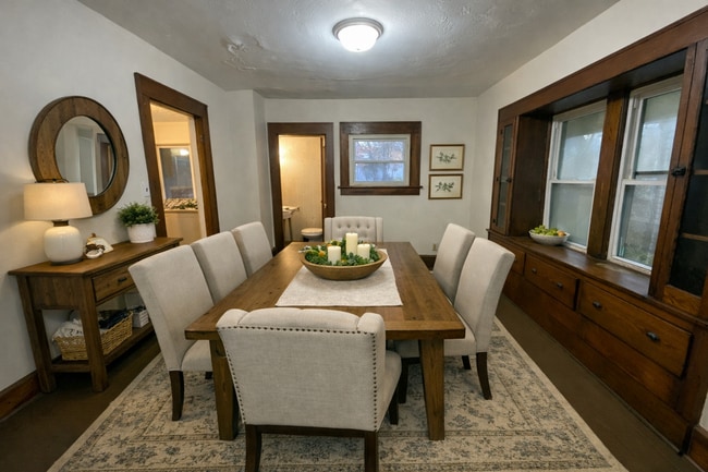 Foto del edificio - Room to Spread Out: 4BR/1.5BA Near Highways & Shopping