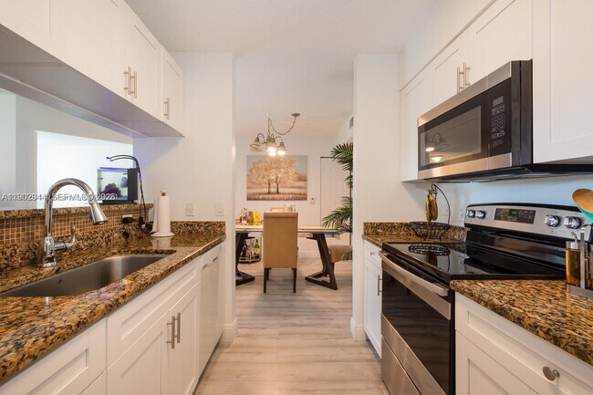 Foto del edificio - 12160 St.Andrews Pl