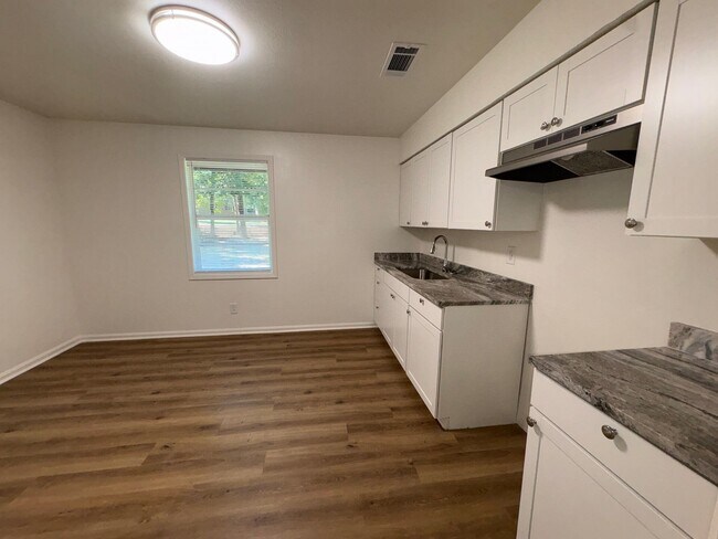 Foto del edificio - 4323 Ansley Ave