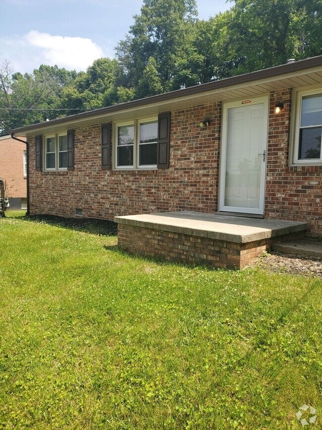 Building Photo - 300 Lakeside Dr