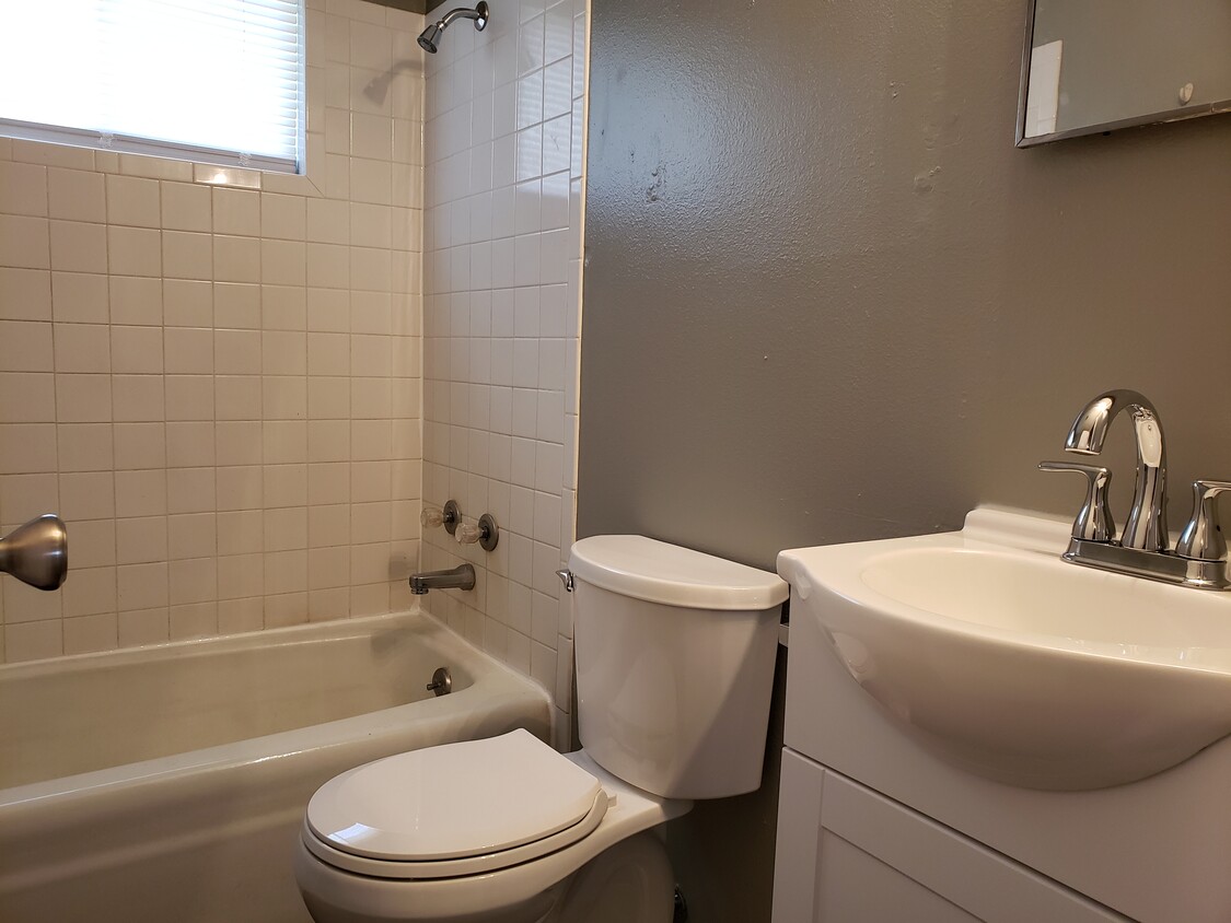 Primary Photo - 1101 E Parker St
