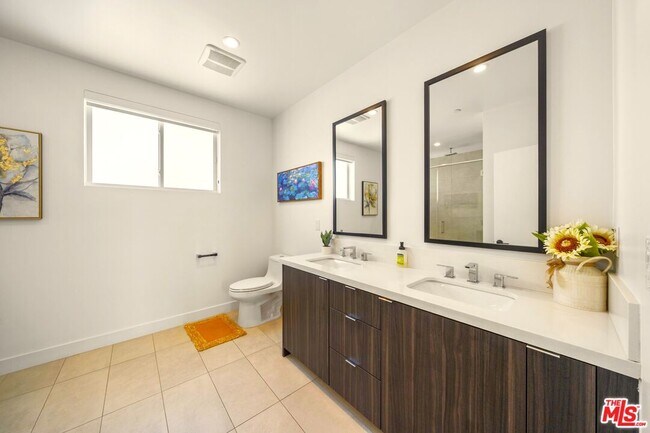 Foto del edificio - 497 N St Andrews Pl