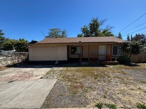 Building Photo - 3242-3250 SE 136th Ave