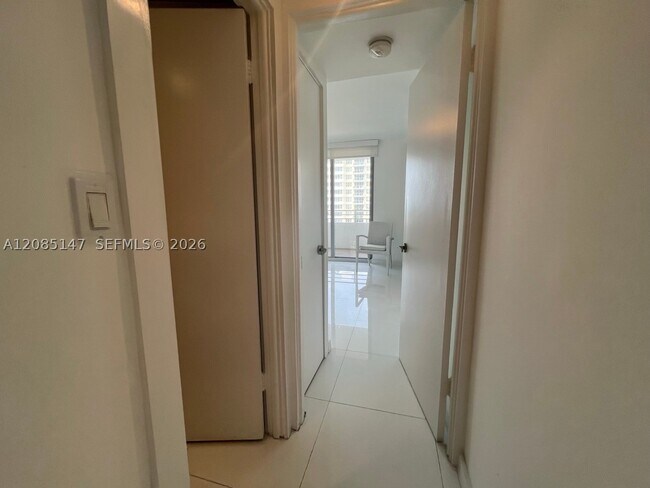 Foto del edificio - 5555 Collins Ave