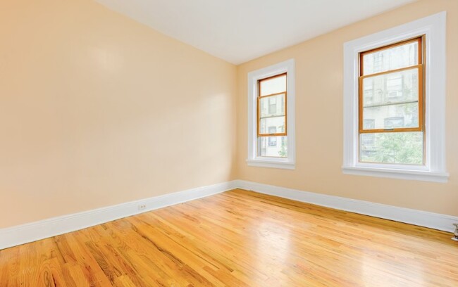 Building Photo - 587 Midwood St