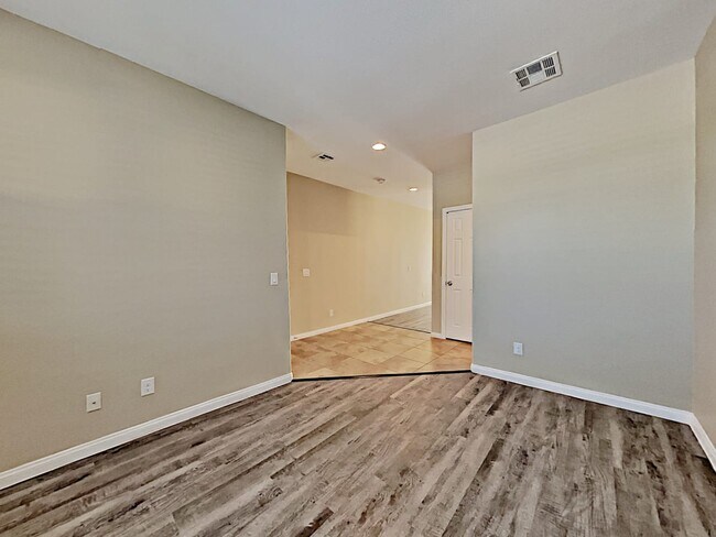 Building Photo - 113 Logan Pond Way