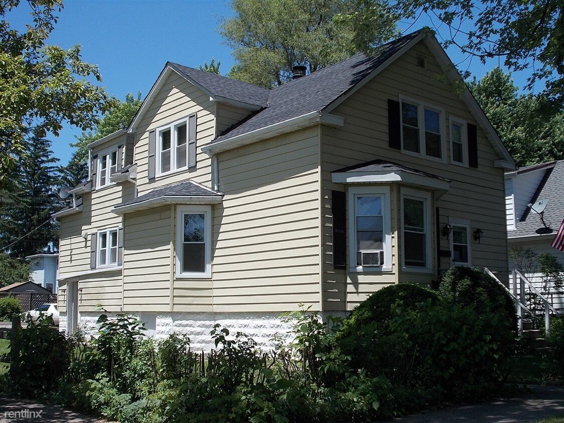 3446 Phillips Ave, Steger, IL 60475 Apartment for Rent in Steger, IL