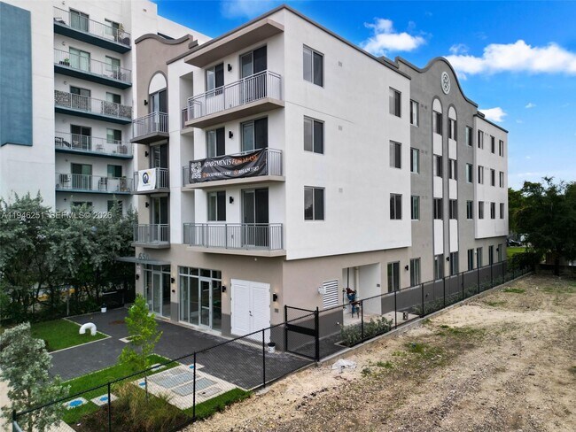 Foto del edificio - 650 SW 1st St