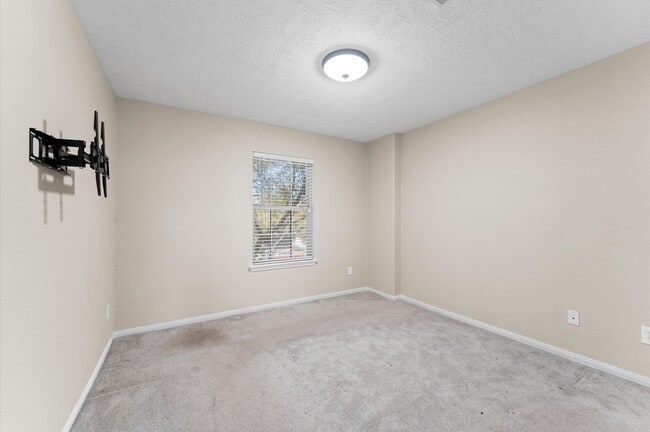 Building Photo - 19251 Hopeview Ct