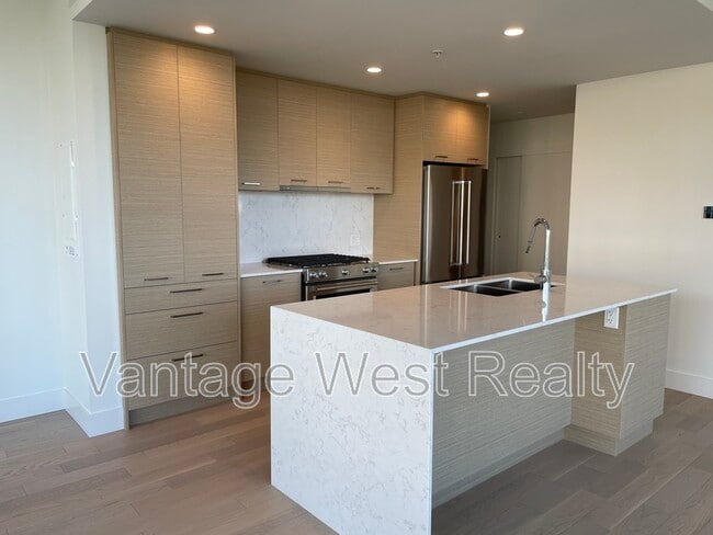 Building Photo - 1181-1181 Sunset Dr