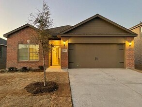 Building Photo - 316 Zimmet Dr