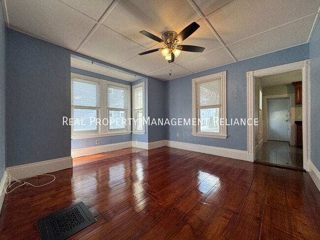 Building Photo - 98 Eustis St