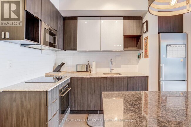 Building Photo - 99 The Donway W