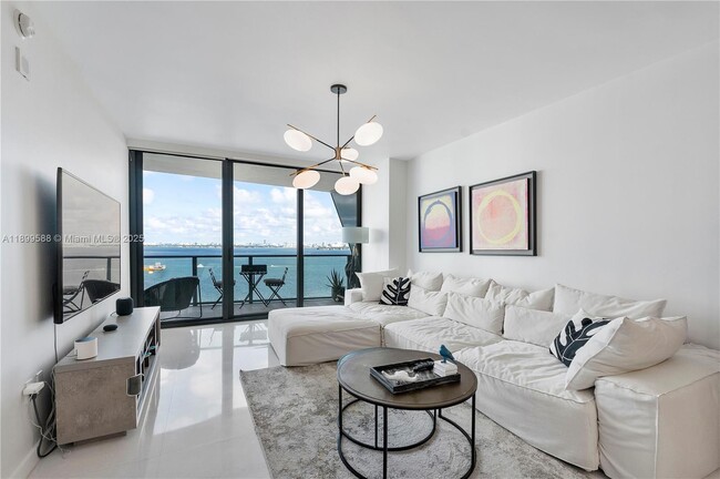 Foto del edificio - 460 NE 28th St
