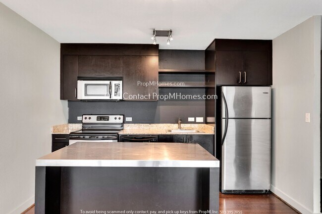 Foto del edificio - Elegant Downtown Portland Condo with Moder...