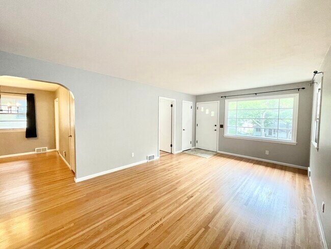 Living room - 3246 Hayes St NE