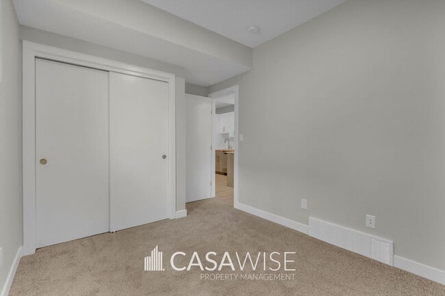 Building Photo - 1061 Berg Pl