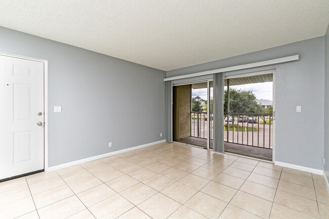 Building Photo - 1530 SE Royal Green Cir