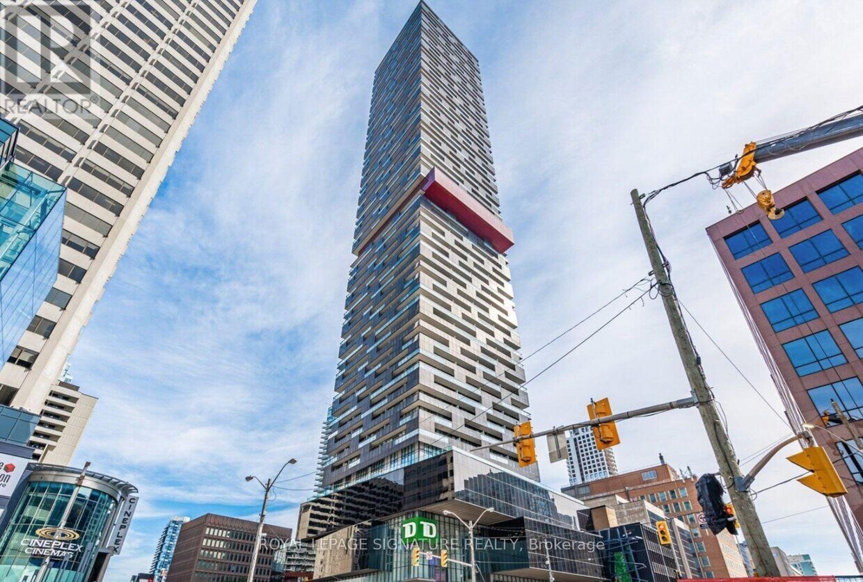 Photo principale - 2402-2408 EGLINTON Ave