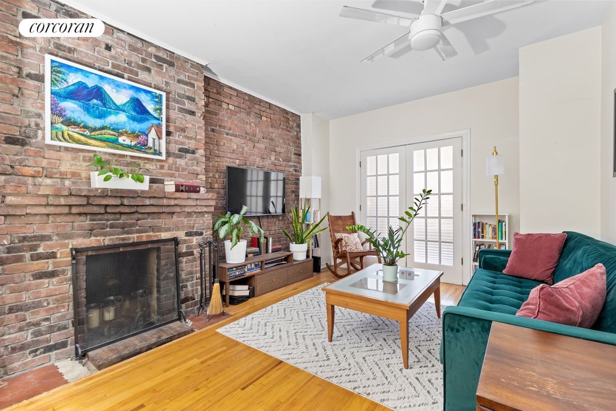 Primary Photo - 242 W 72nd St