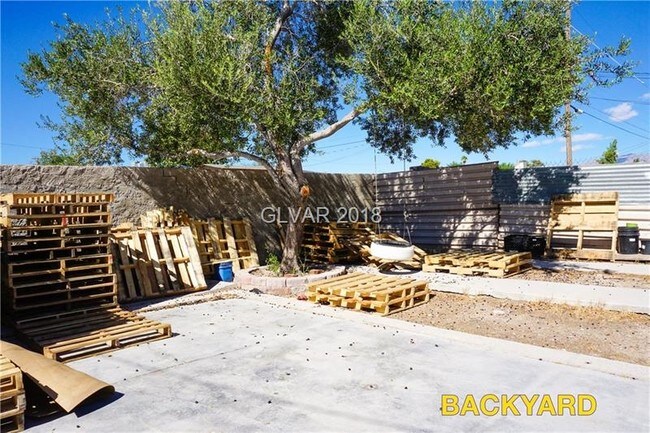 Building Photo - 2051 Donna St
