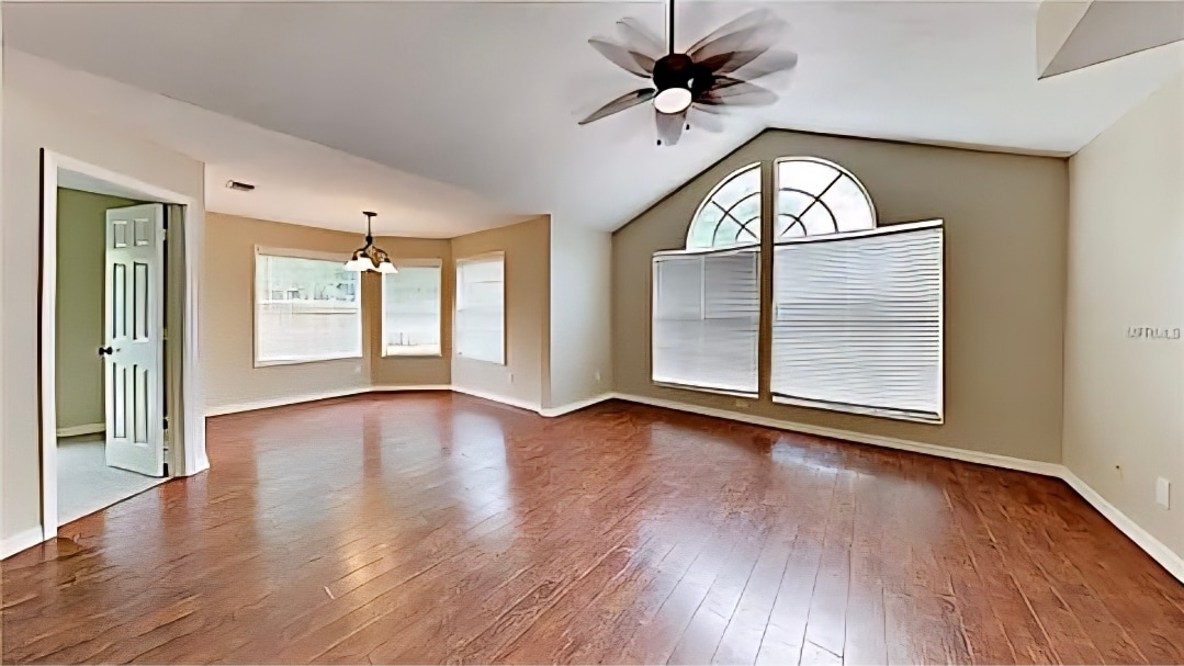 Sala de estar/comedor - 637 Greencove Ter