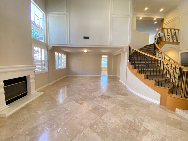 Foto del edificio - Beautiful 5 bedroom Newbury Park home with mountain views