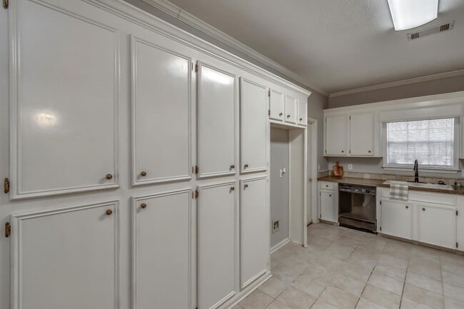 Building Photo - 340 Willow Ridge Cove