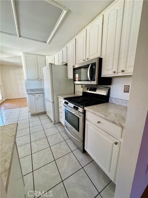 Building Photo - 38252 La Loma Ave