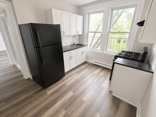 Building Photo - 175 Woodside Ave