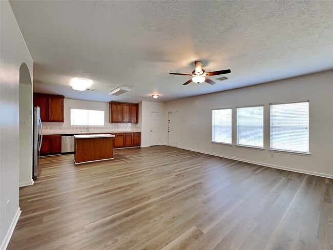 Foto del edificio - 3043 Crestbrook Bend Ln