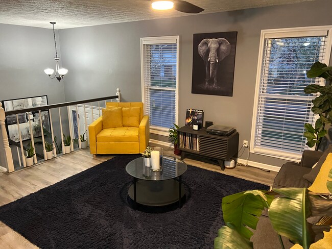 Foto del edificio - 6570 Knottypine Dr