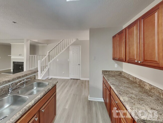 Foto del edificio - 3634 Silver Springs Ct