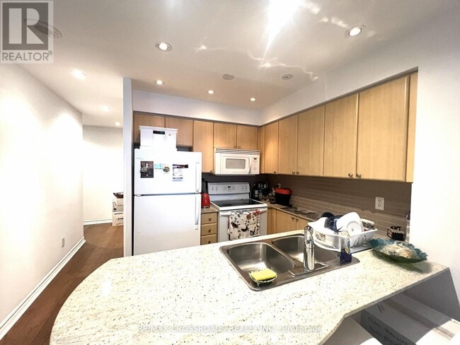 Building Photo - 763 Bay St.