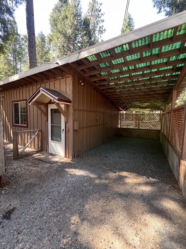 Building Photo - 12524 Valley View Rd
