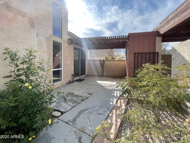 Foto del edificio - 1605 S River Dr