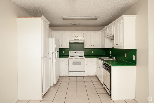 2 habitaciones, 2 baños - 950 pies cuadrados - Cocina - Summit Apartments