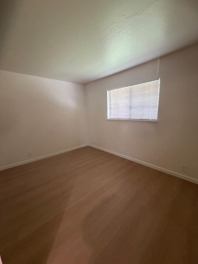 Foto del edificio - 715 Schafer Rd