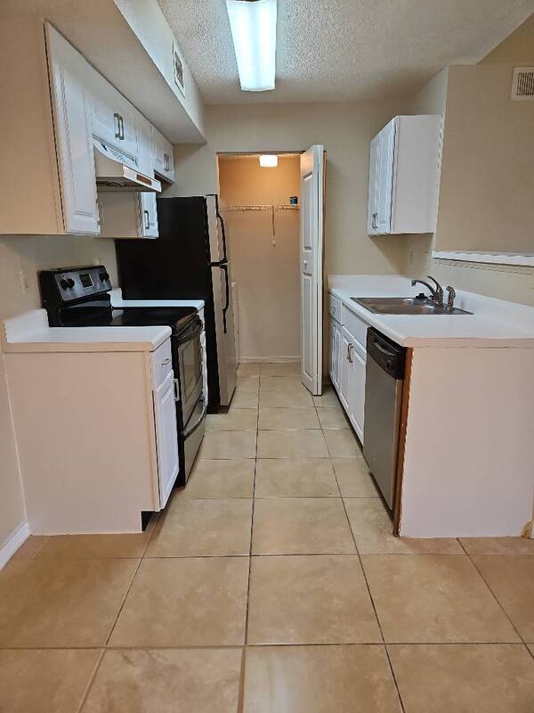 Building Photo - 12561 Equestrian Cir
