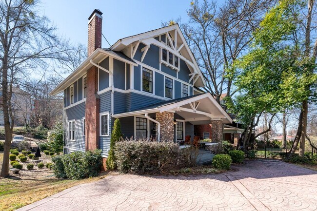 Foto del edificio - Beautiful 3BR in Birmingham’s Historic Highlands – Don't Miss Out!