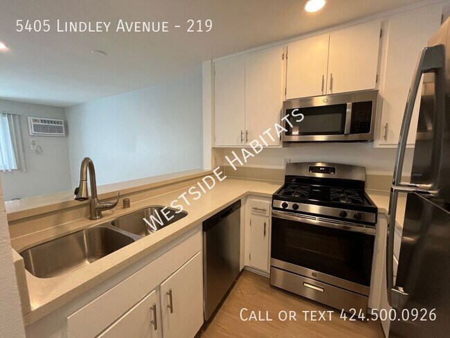 Building Photo - 5405 Lindley Ave