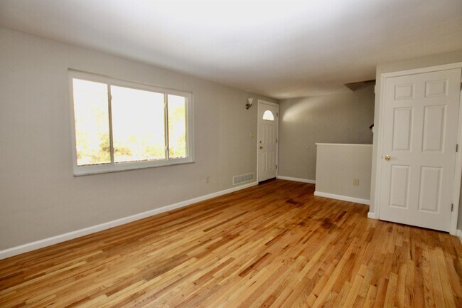 Building Photo - 149 Bale Dr