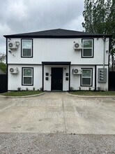 Building Photo - 407 N Justin Ave