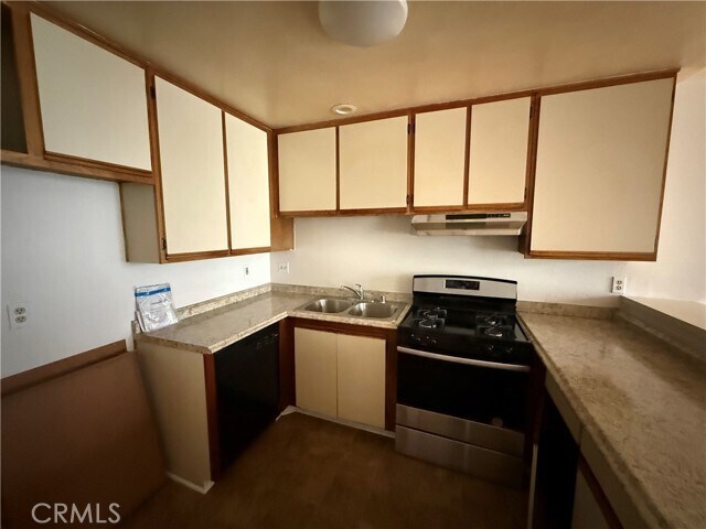 Foto del edificio - 14758 Magnolia Blvd