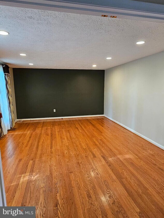 Foto principal - 18717 Flower Hill Way