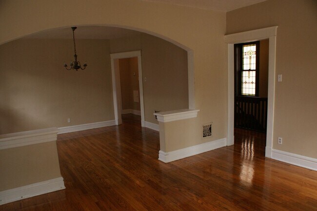 Building Photo - 5847 A S Kingshighway