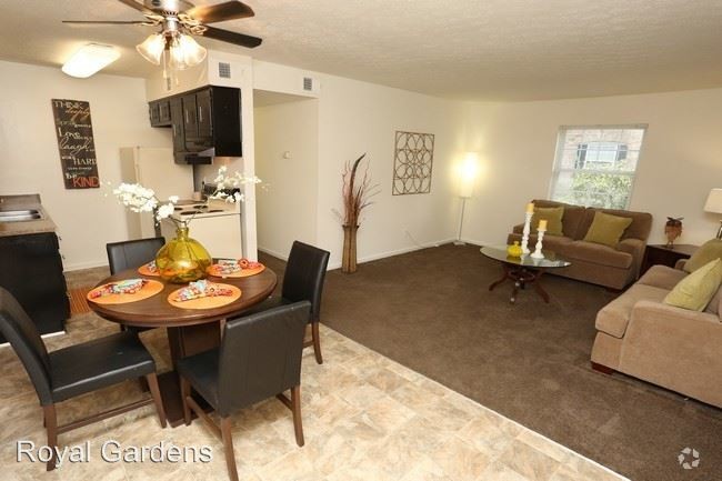 Building Photo - 1000-1118 Royal Gardens Ct