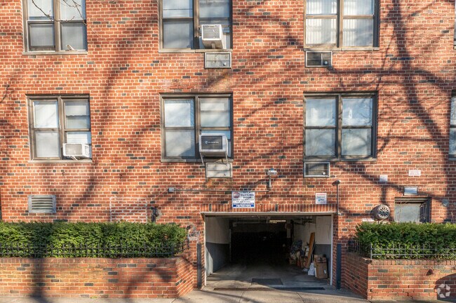 Foto del edificio - 1577 E 17th St